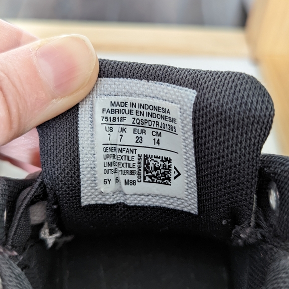 High top converse toddlers size 7 - Picture 4 of 4